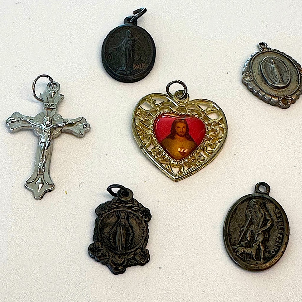 Lot of 6 religious catholic charms - necklace bracelet Jesus